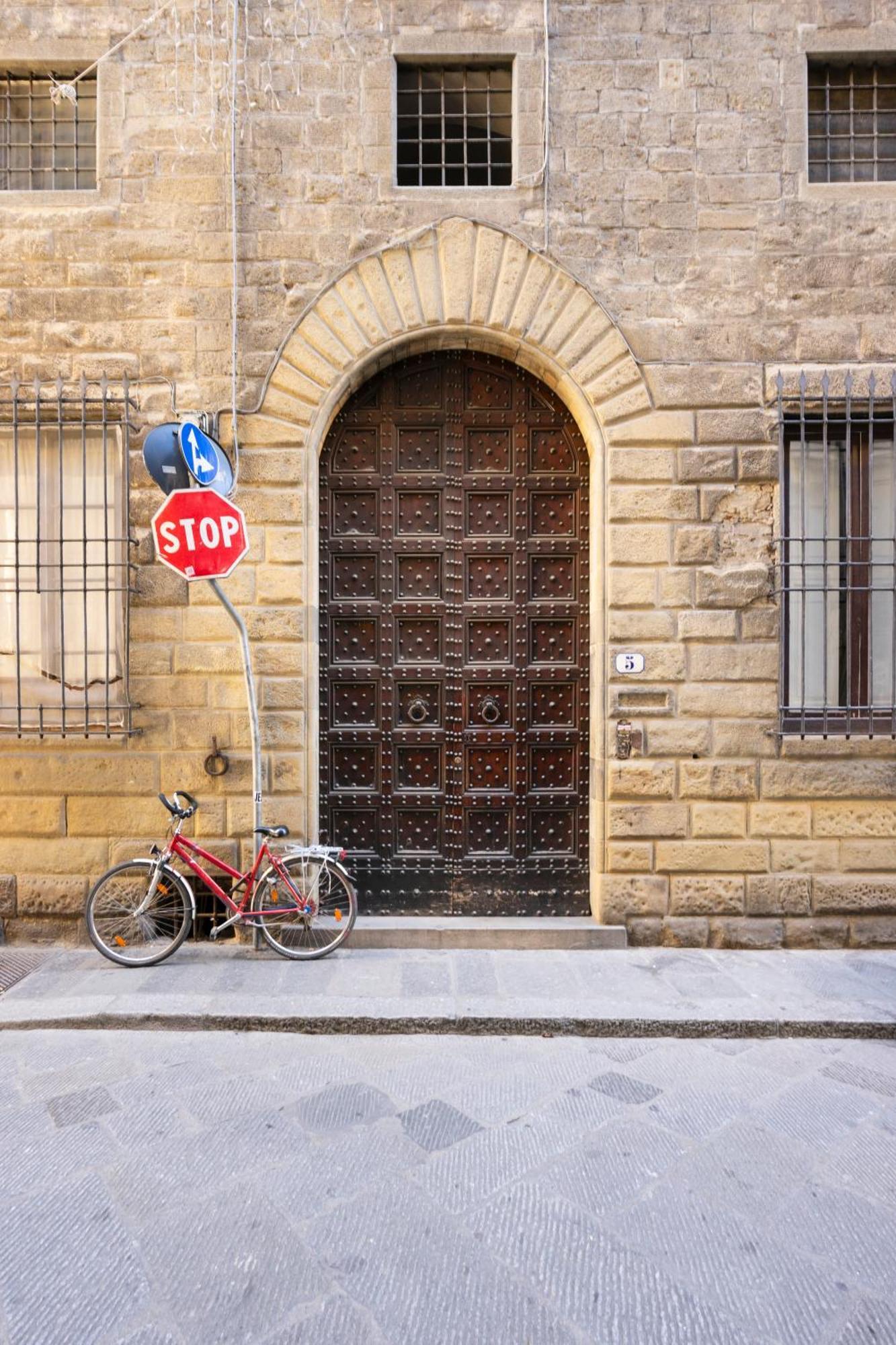Appartamento Ponte Vecchio Con Posto Auto Su Richiesta Florence Luaran gambar