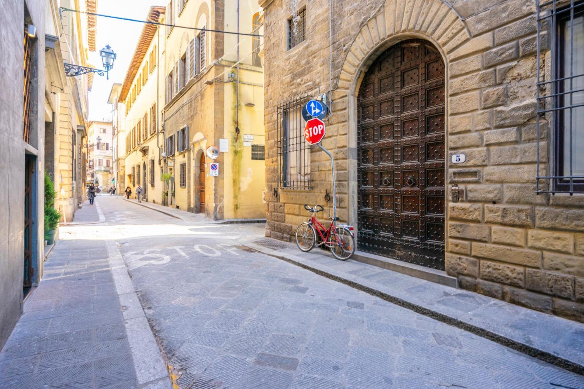 Appartamento Ponte Vecchio Con Posto Auto Su Richiesta Florence Luaran gambar