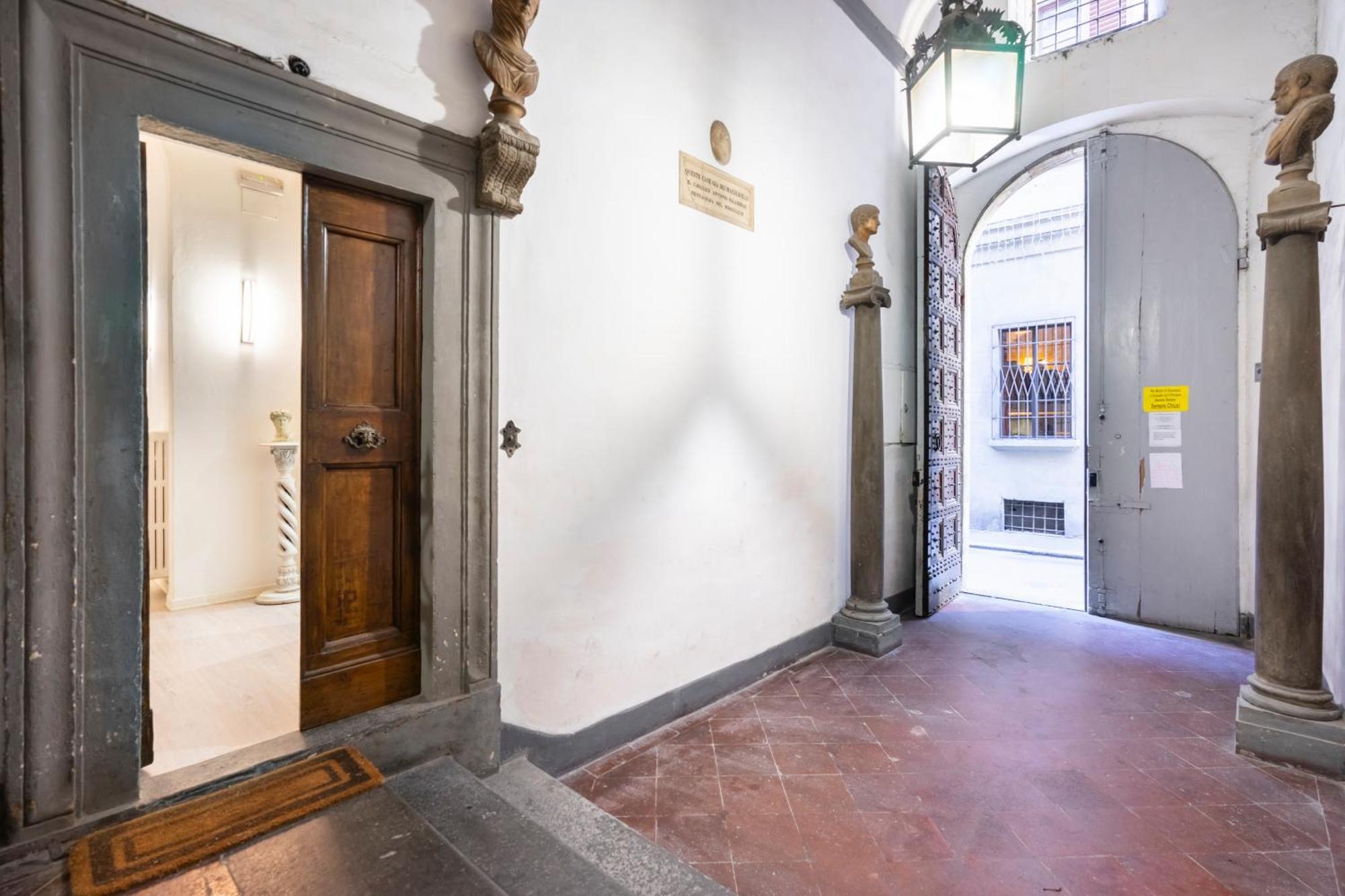 Appartamento Ponte Vecchio Con Posto Auto Su Richiesta Florence Luaran gambar